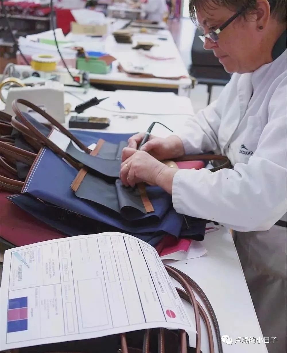 最有权势的德国总理天天背的千元包，这个法国的品牌到底多好用