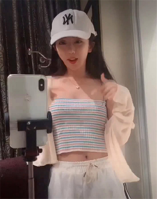 呆妹之前的吃鸡一姐,吃鸡比心陪玩吐槽视频