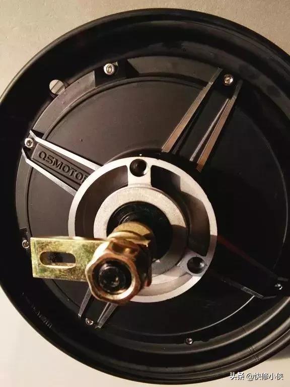 电动车有电拧把手有时走有时不走,电动车淋雨有电拧转把不走怎么修