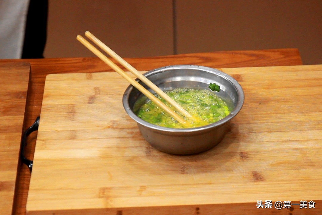 早点摊鸡蛋灌饼去哪里学,早餐店鸡蛋发面饼