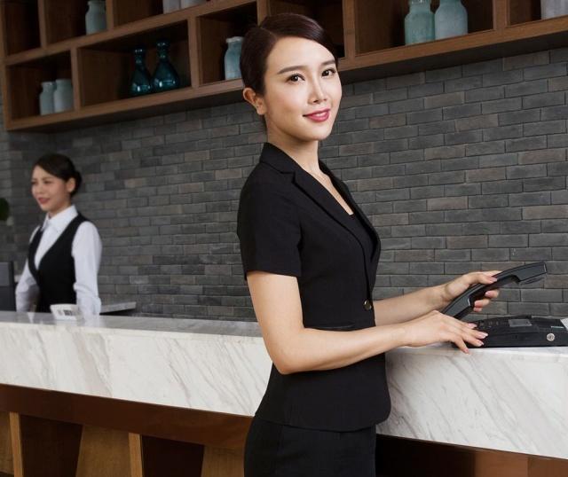 酒店前台接待员4000不包吃住,酒店前台工作一个月能挣多少钱