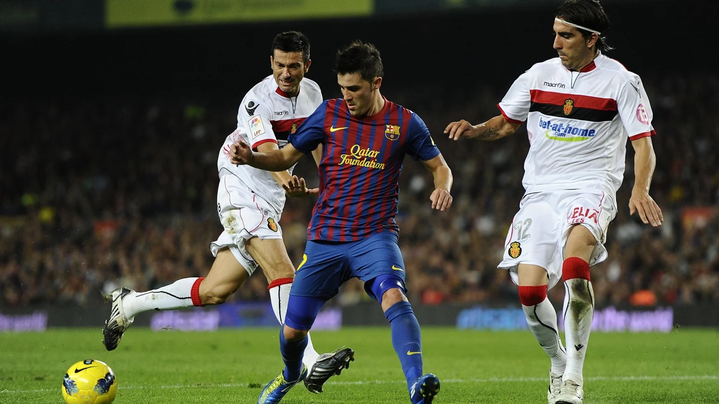 现代足球对中锋的要求,现代足球很强调边锋