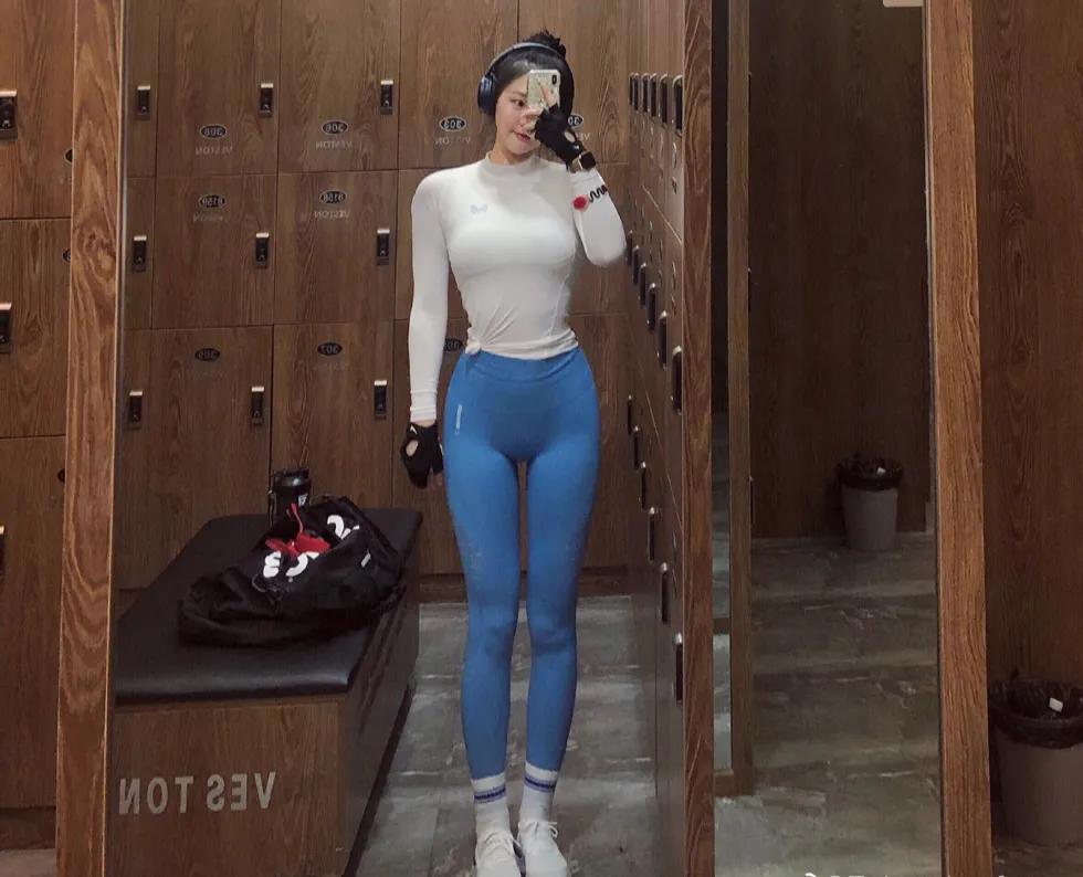 身高177的“蜜桃甜心”,大长腿搭配沙漏身材,好身材需要肌肉