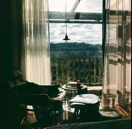 菜吧:她不上班也不靠脸吃饭,住2层小楼,过上了别人做梦都要的日子