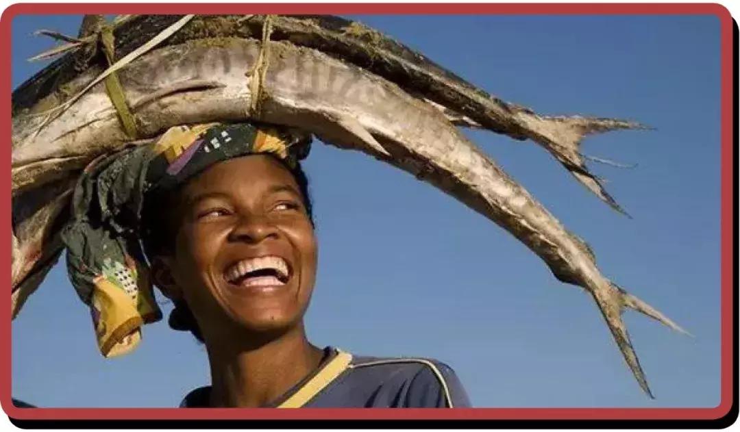 非洲黑叔叔的人体物流有多猛?