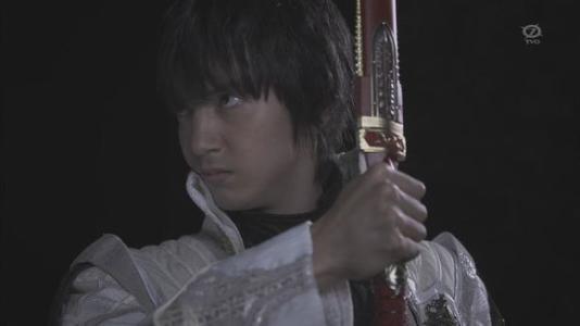 牙狼冴岛雷牙白色风衣,牙狼冴岛三代人铠甲瞳色