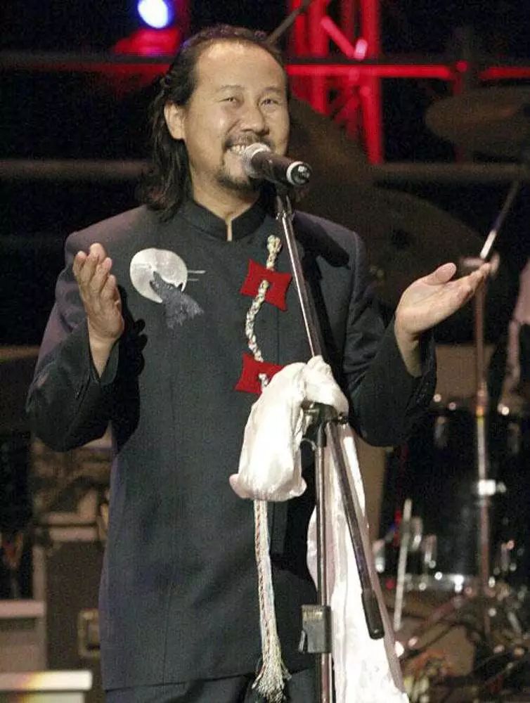 草原歌者腾格尔,腾格尔最开始是哪首歌火的