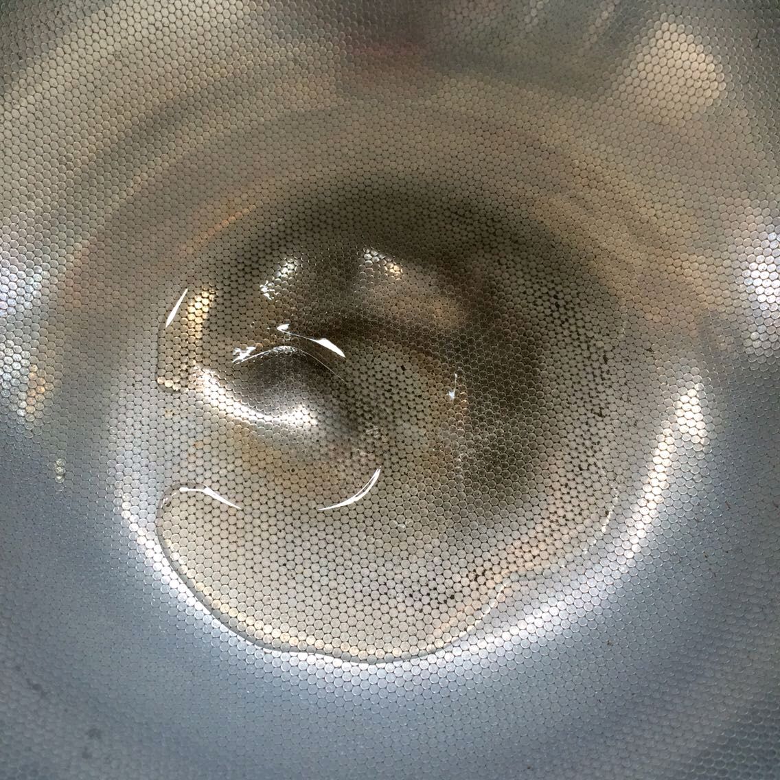 「芒果炒虾仁」的做法没见过吧？芒果和虾的结合，酸溜甜