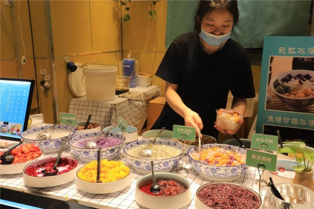 “当当......”快上车，成都的夜生活开始了