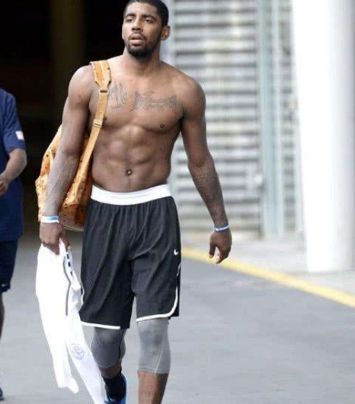 欧文拉杆极限闪躲字母哥,欧文面对字母哥展现花哨运球