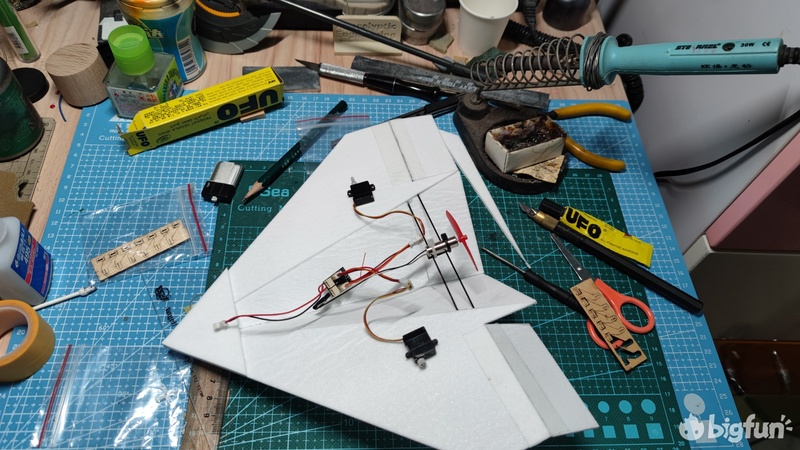 航模飞机制作小学生可飞,航模制作自制超轻载人飞机