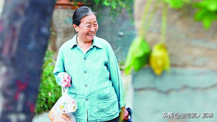 婆婆吃剩菜媳妇看见倒垃圾桶,婆婆吃完晚饭经常打嗝