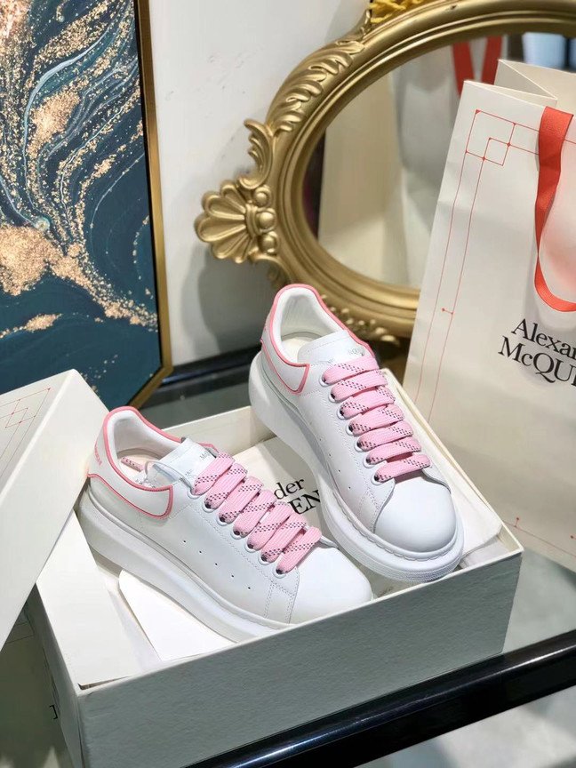 去专柜试一下嘛，看起来笨笨呆呆的亚子，一试就香了