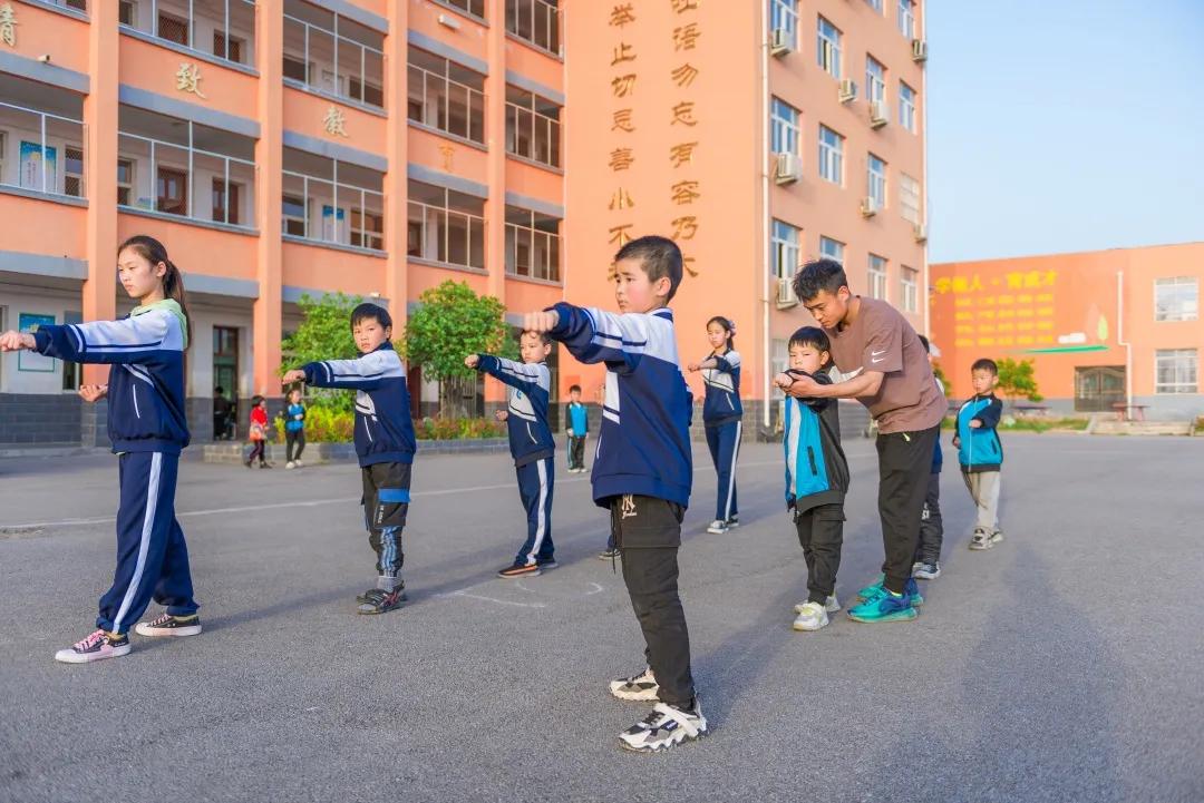 足球、跆拳道、葫芦丝、舞蹈唐河育才实验学校兴趣班趣味无极限