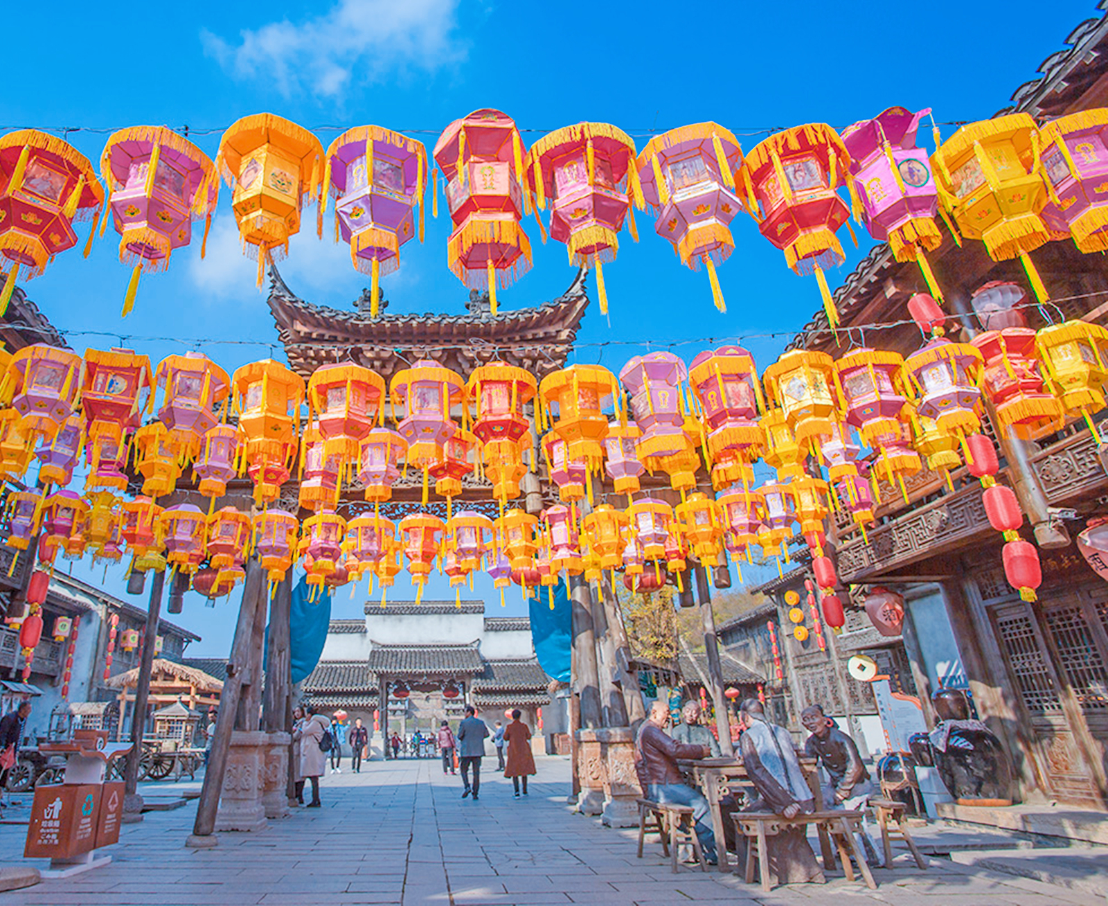 江苏“傲娇”古村，游客买东西用铜板，景区建议不给纸币和扫码