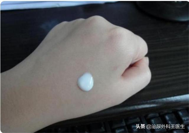 1%红霉素软膏作用与功效,红霉素软膏的价格高低功效相同吗