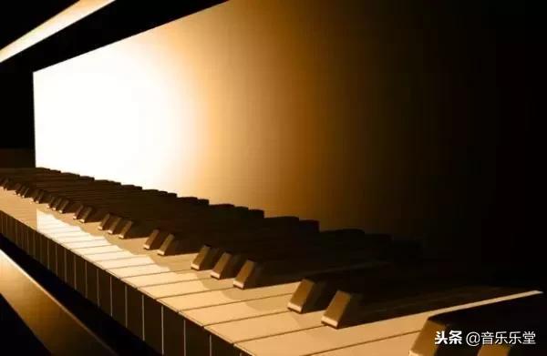 钢琴某一个键弹不起来怎么弄,钢琴键弹下去上不来怎么办