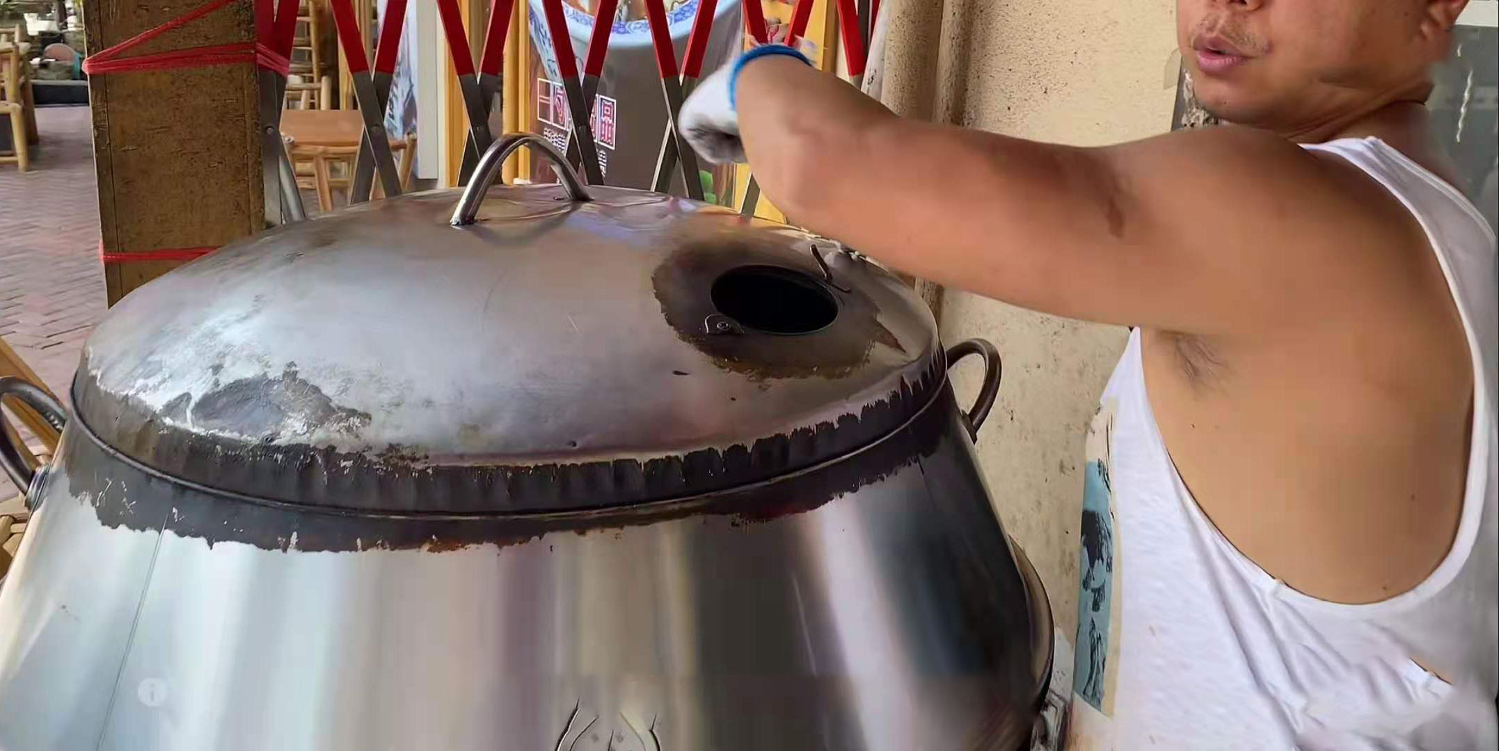 五花肉摆摊现烤现卖,脆皮五花肉摆摊卖多少钱一条