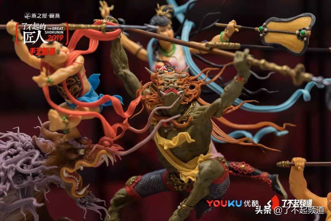 他从珠宝首饰到美容美发样样精通,只为做好一块蛋糕