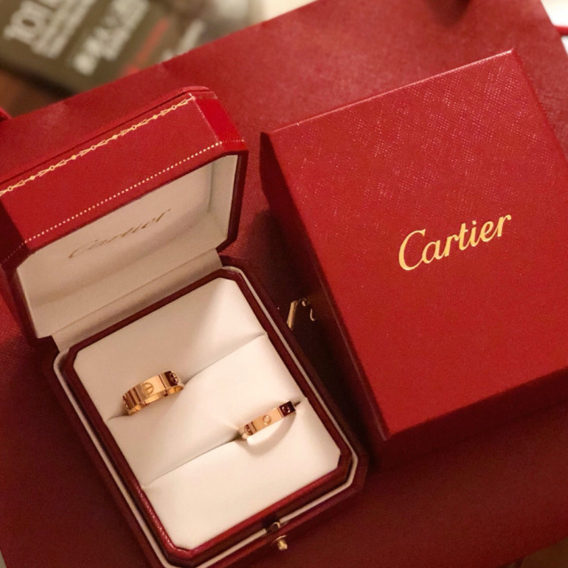 对戒卡地亚和蒂芙尼哪个好,蒂芙尼对戒和卡地亚c系列对比