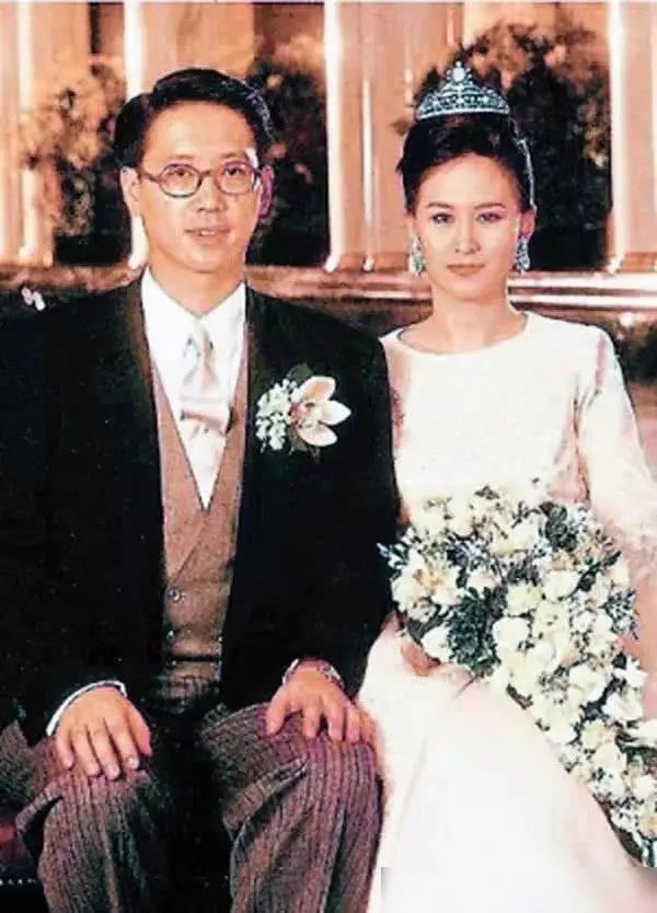 世纪婚礼何超莲,1991年何超琼结婚陈百强来了吗