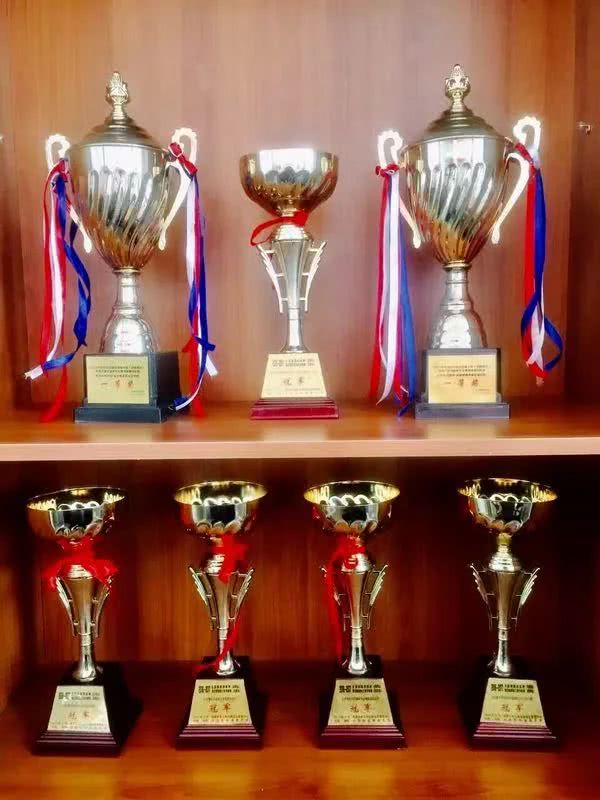 邓昇:夏朝邓子,才高八昇,低调做主持,舞台就是认真地「玩」