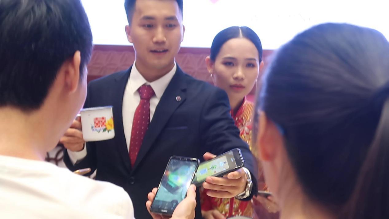 90后新婚尚：一棵爱情树比一克拉的钻石有意义