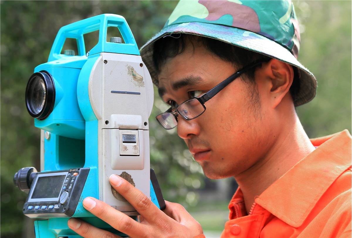 我今年50岁能做什么,做测绘一年能赚多少