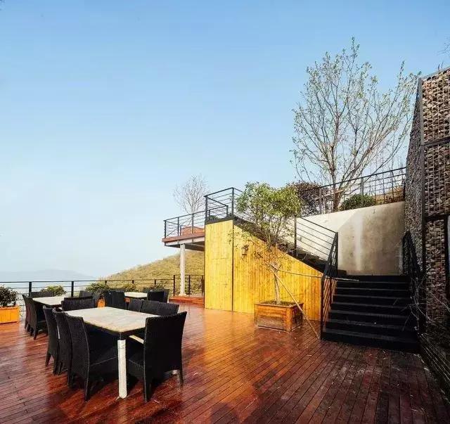 德清最高峰上的云端民宿，躺在离星空最近的床上