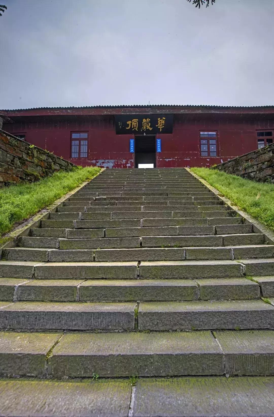 峨眉山山脚住宿推荐民宿,峨眉山住宿攻略性价比高