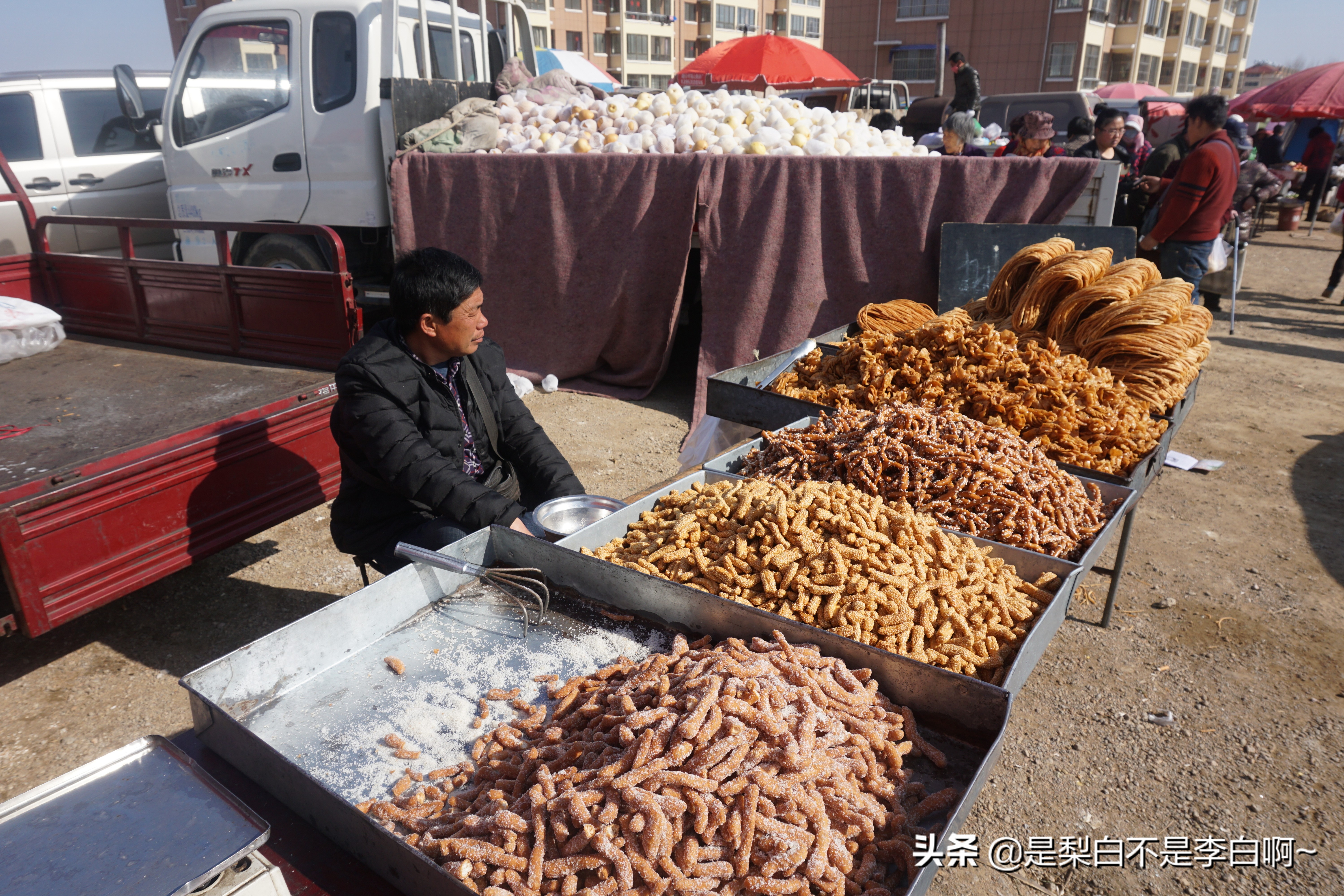 胶东大集：裹着糖的油果，十里飘香的猪头肉，最般配的羊汤和油条