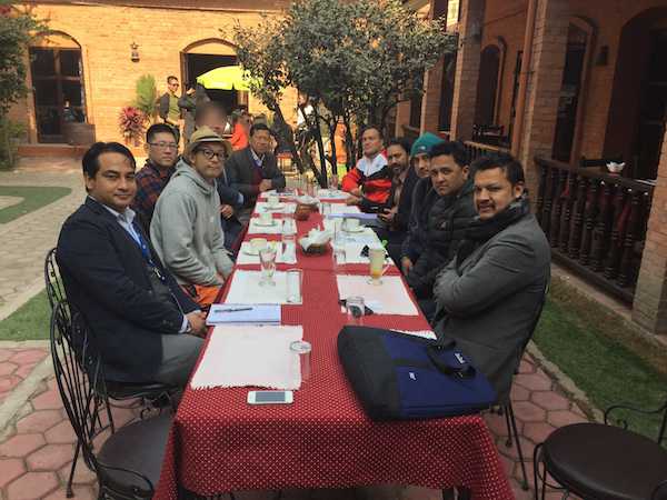 探秘尼泊尔羽球：国家队午餐吃方便面川崎球拍最畅销