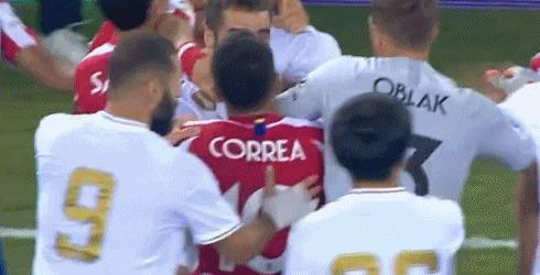 皇马丢第4球后本泽马无奈苦笑,皇马贝尔跟齐达内有啥矛盾