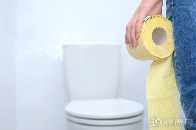 女性身体出现3个“怪象”,得多留心,或许是尿路感染了