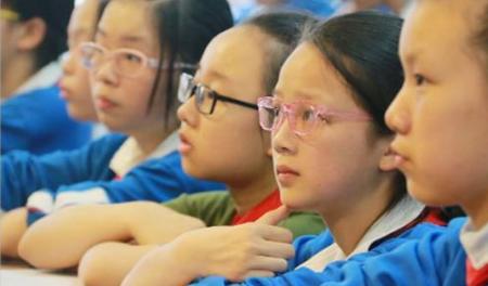 孩子视力几岁后不容易发生近视了,小孩几岁后视力差不多稳定