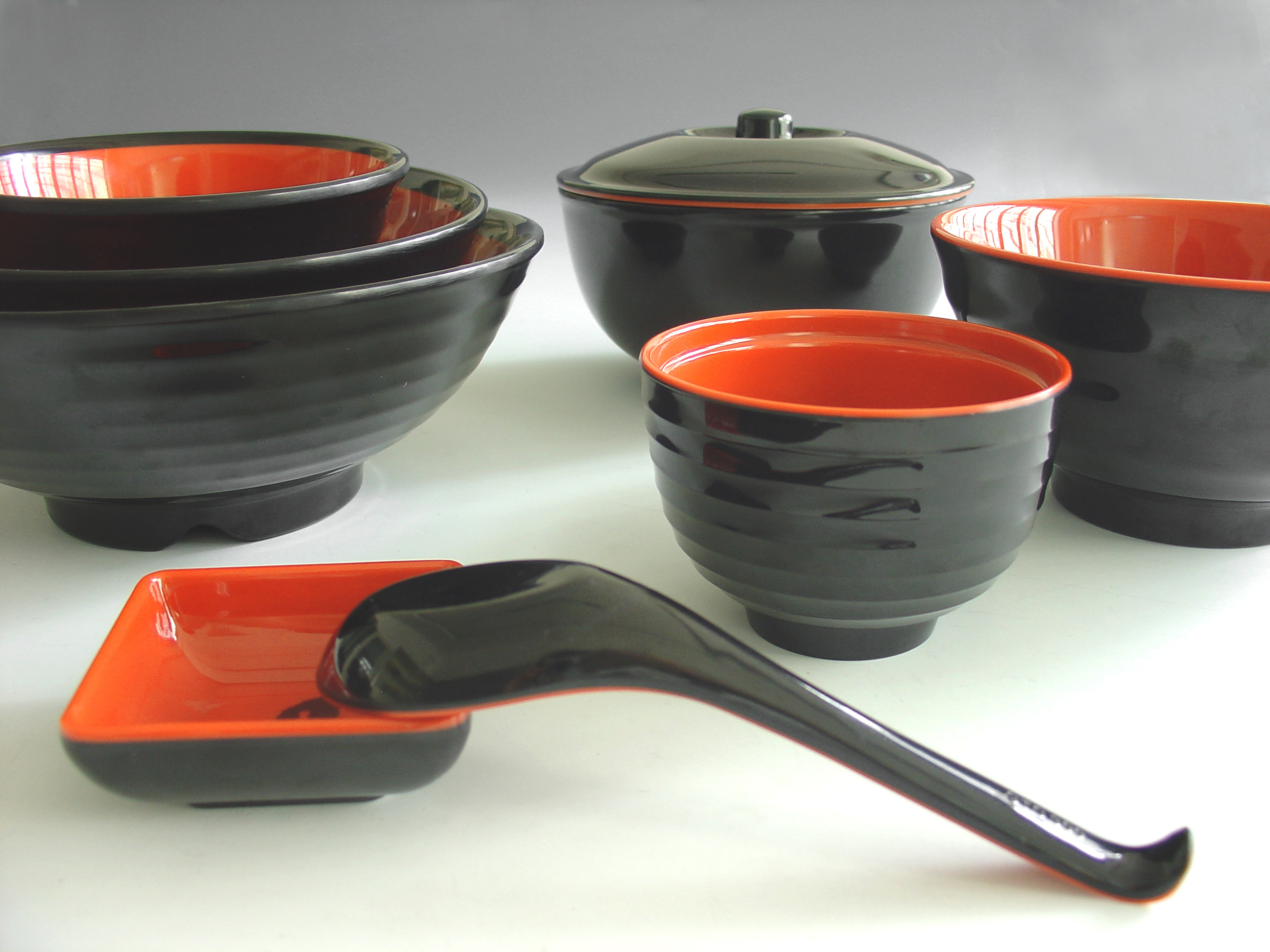 密胺餐具和不锈钢餐具哪个安全,密胺餐具是三聚氰胺吗