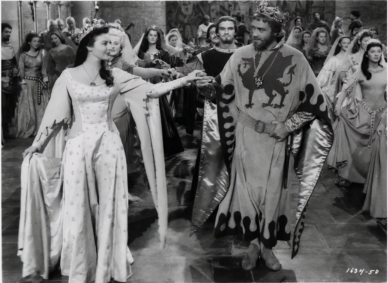 浜氱憻鐜嬪拰浠栧濮愮殑鐜嬩綅涔嬩簤,浜氱憻鐜嬮暱澶т簡瑕佸ず鍥炶嚜宸辩殑鐜嬩綅