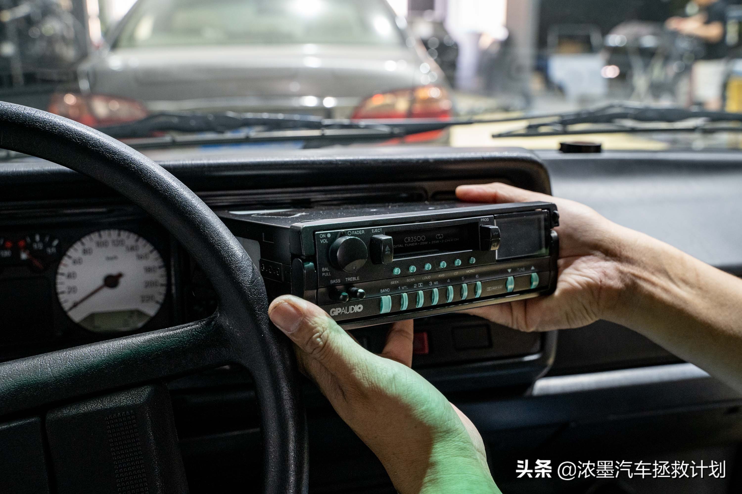 「妙手生花」重建一台战损级桑塔纳，带给它历经千般后的华丽重生