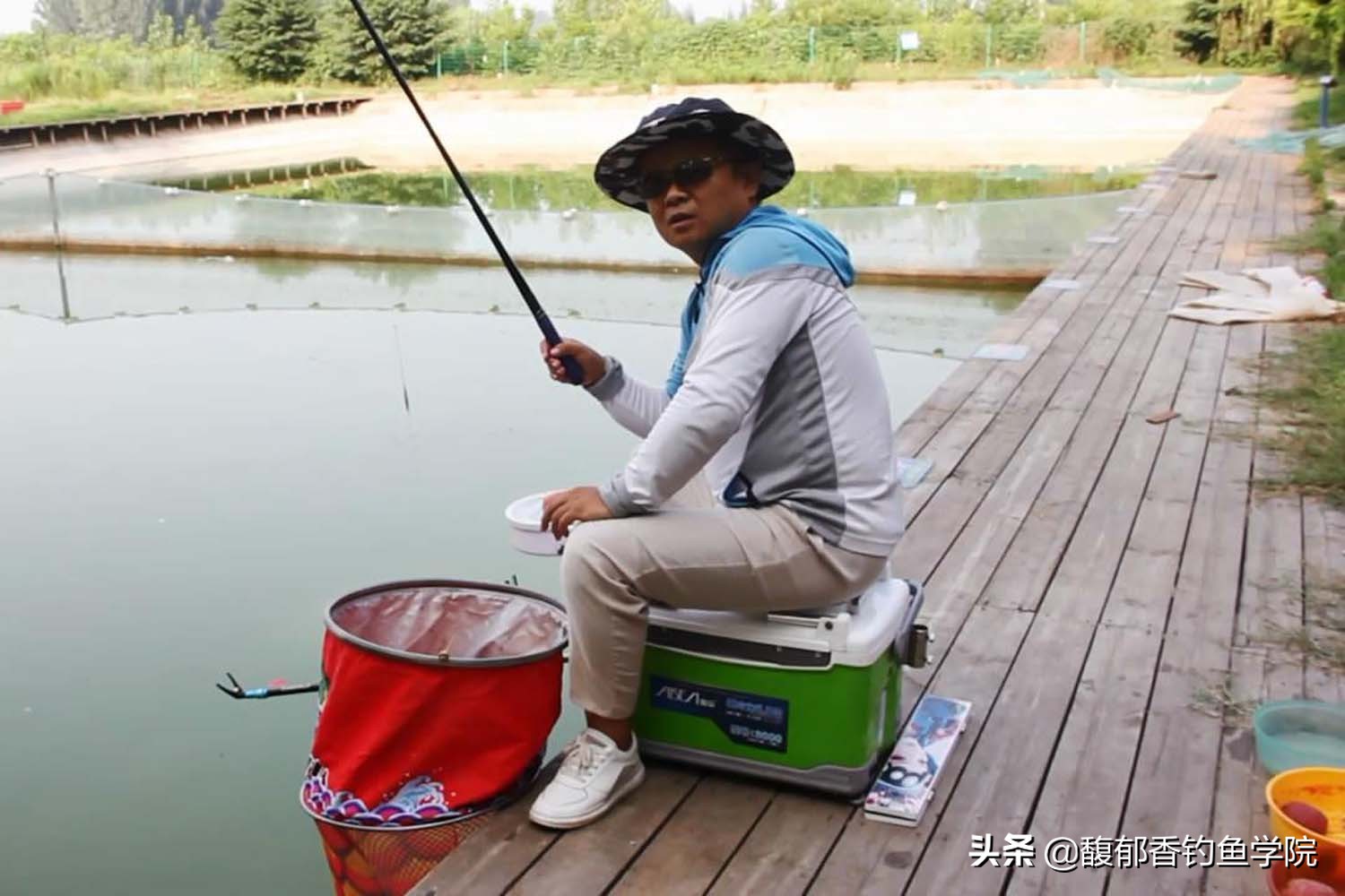 路亚抛竿准还是手竿抛竿准,钓鱼怎样抛竿抛得准视频