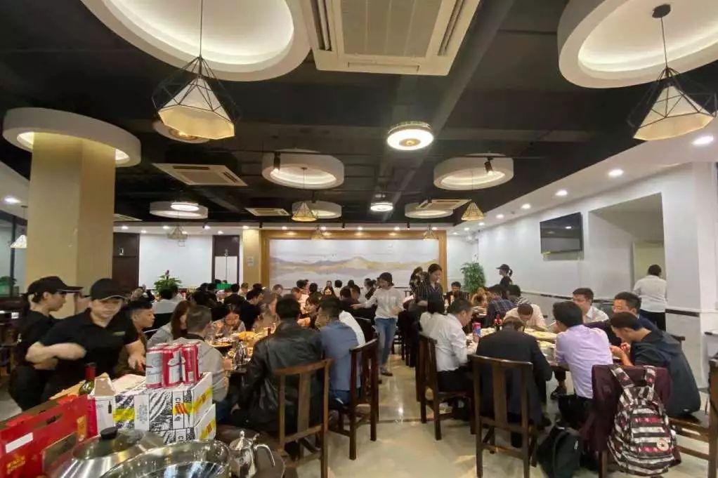 宝安人的顺德饭堂，生蚝用木桶蒸，还加黑松露