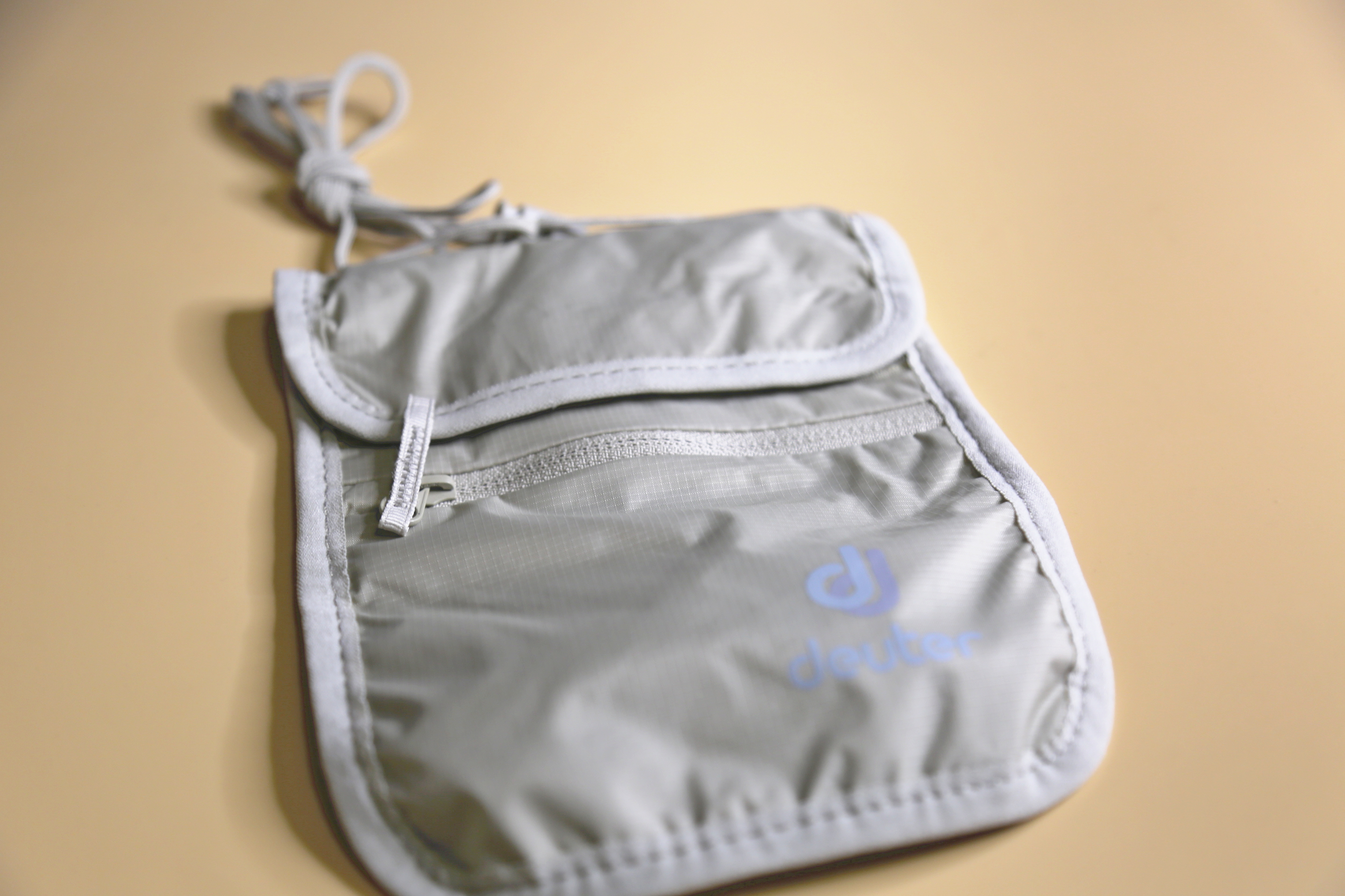 德国多特deuter旅行护照包，安全便携，出境游的随身保险箱