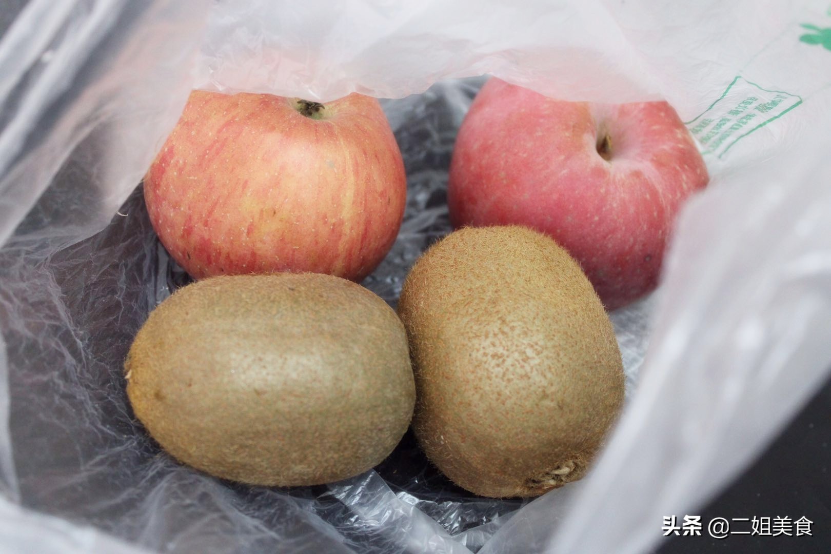 猕猴桃硬硬的怎么催熟放青苹果,猕猴桃怎么快速催熟而且还很甜