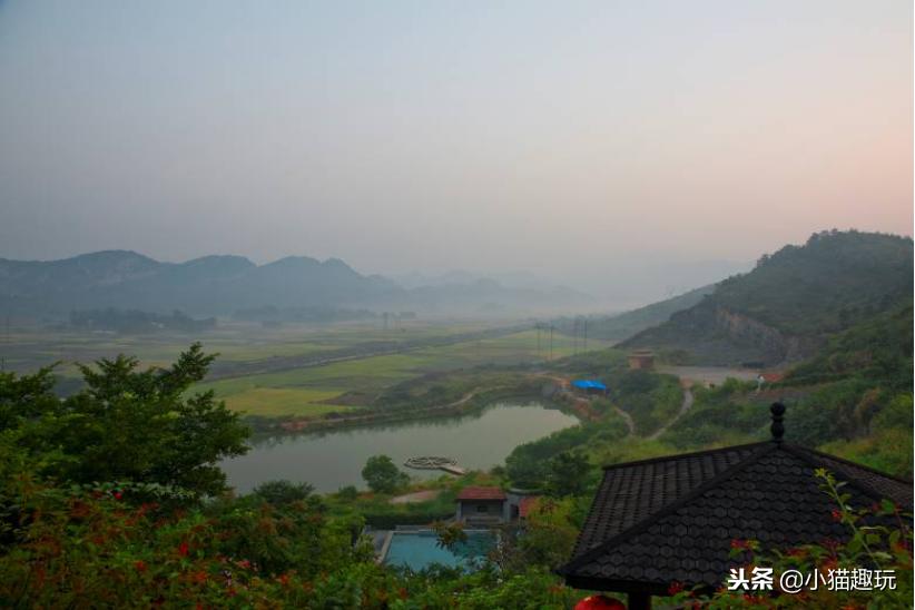 很美的天然溶洞温泉,清澈见底的自然岩洞温泉