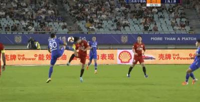 太鲁莽！苏宁铁腰飞踹杨世元面门险重演班古拉13年前悲剧