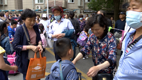南京芳草园小学放学,南京芳草园小学活动