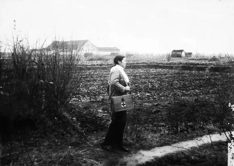 从一个袖套到“百强企业”，这位女企业家凭什么值得员工追随？