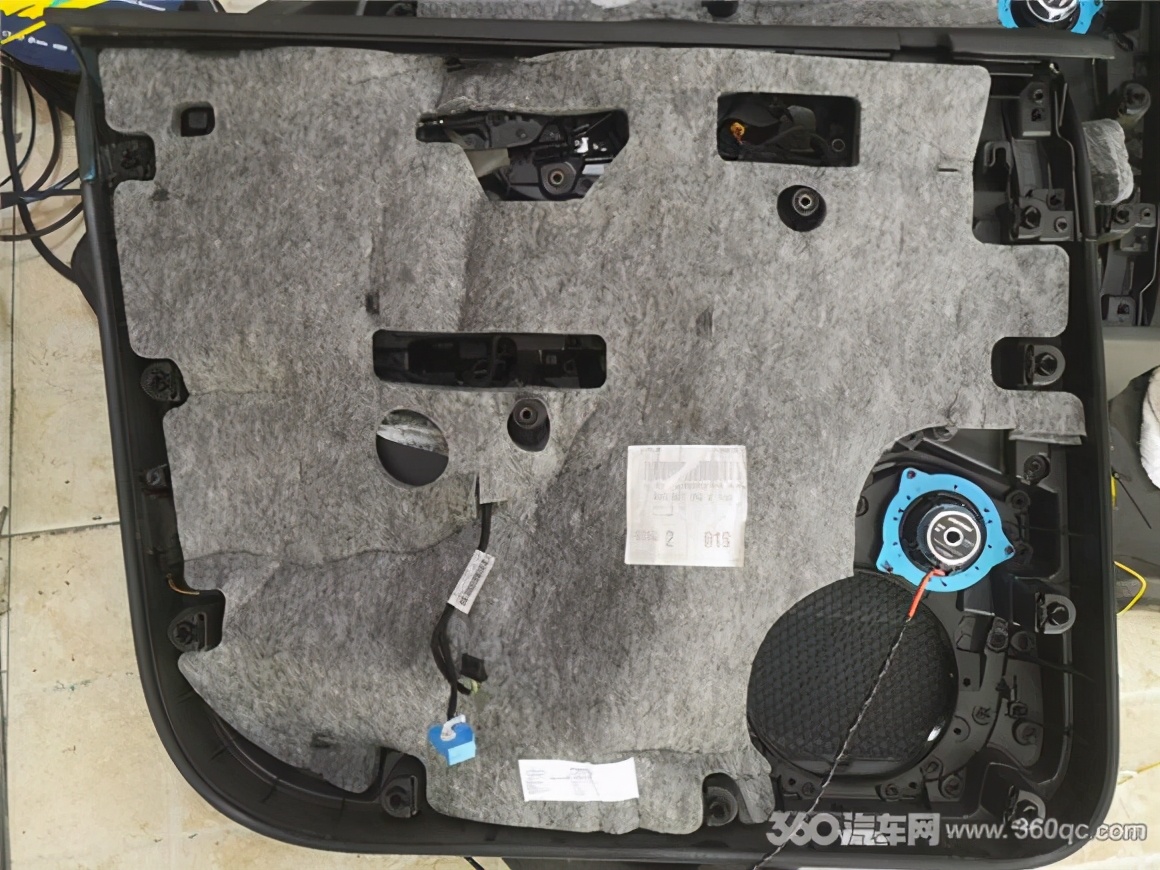 奥迪q7改装案例亮黑套件,新款奥迪q7改装智能大屏