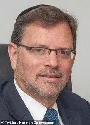 号称能“治好”Gay的医生,私下竟然喜欢同性“交友”?