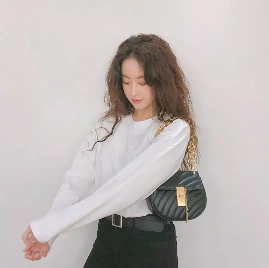 5款显脸小超好看的发型分享,大脸长发适合烫什么样的发型