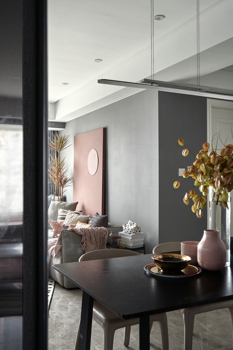 高级灰烟粉真的惊艳,高级灰烟粉撩人轻熟风